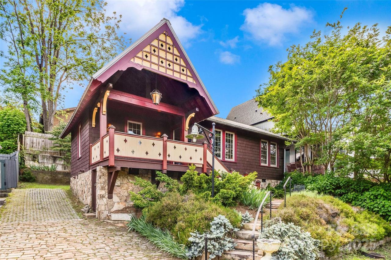 62 Elizabeth Pl., Asheville, NC 28801