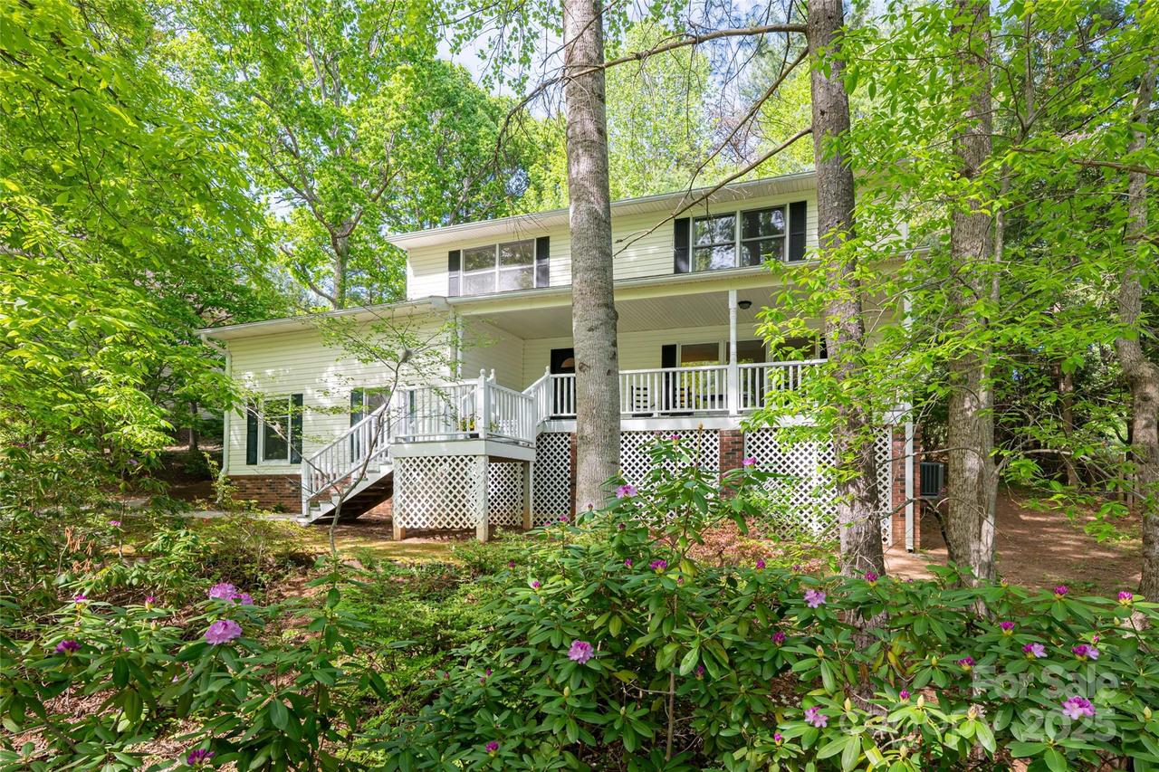 3 Silverstone Dr., Asheville, NC 28805