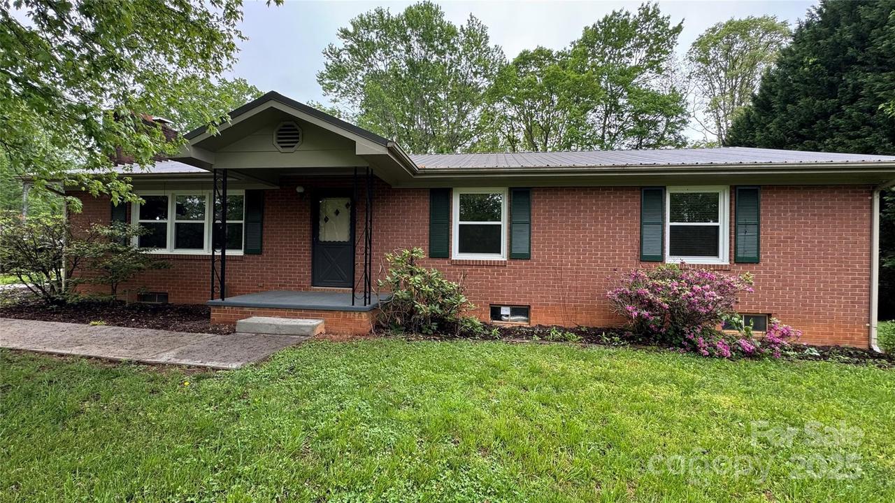 105 Cooper Dr., Nebo, NC 28761