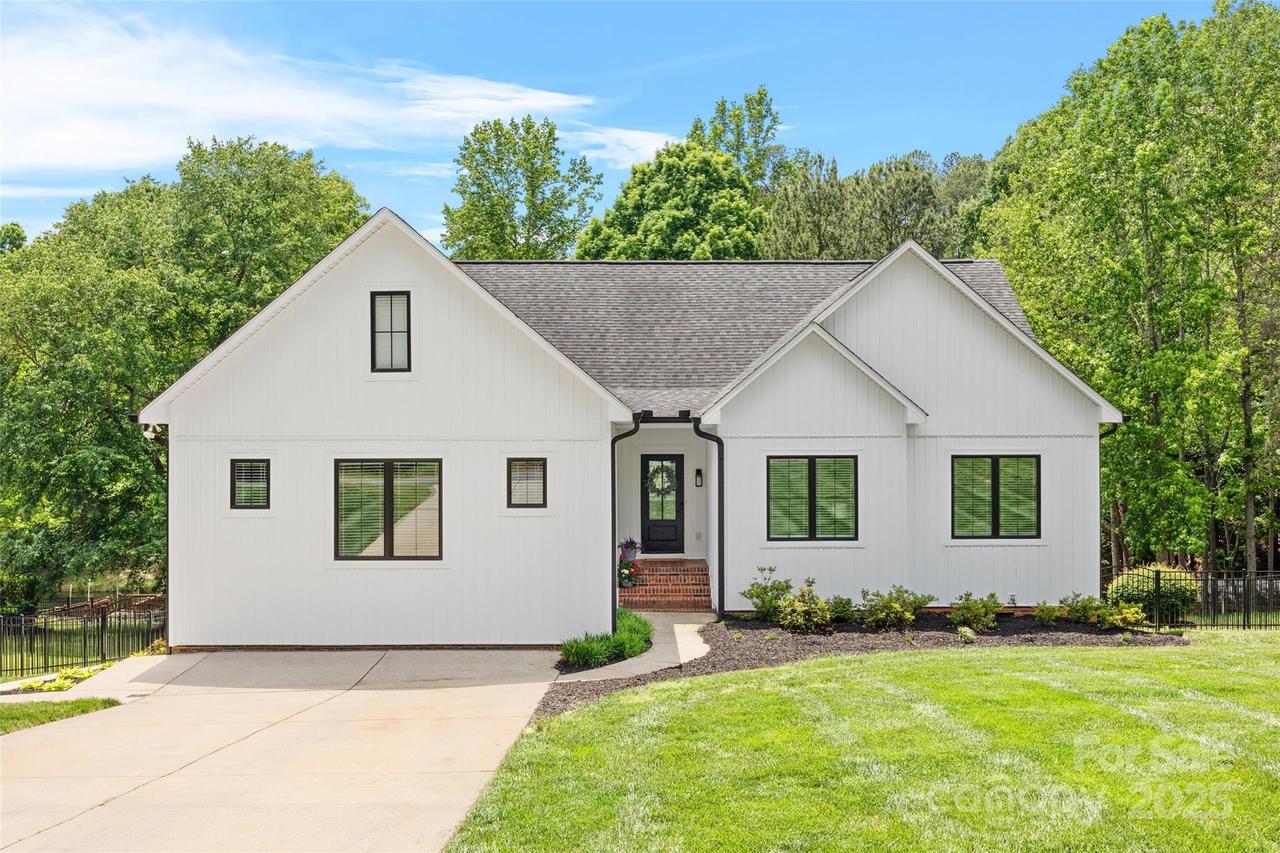 184 Quiet Cove Rd., Mooresville, NC 28117