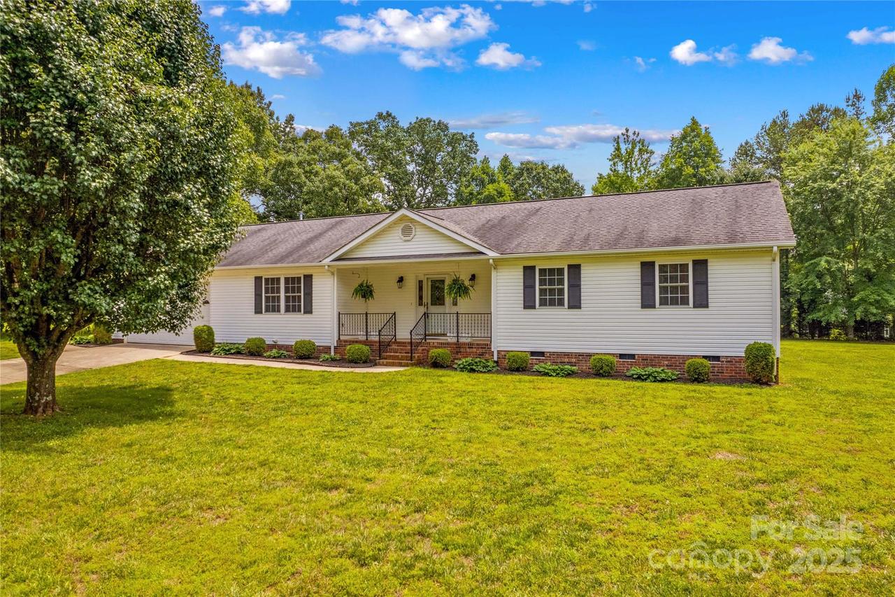 115 Three Oaks Ln. #1, Statesville, NC 28677