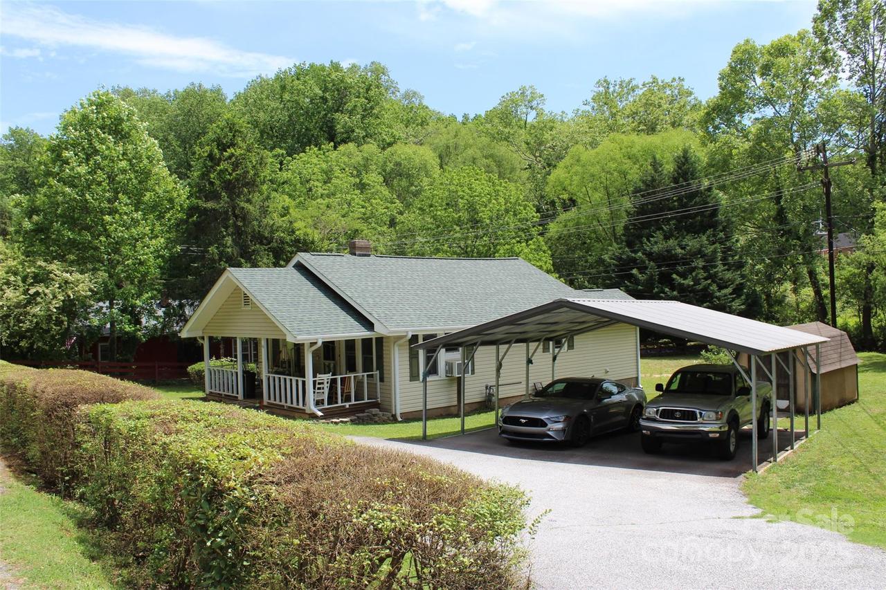 68 Rector St., Tryon, NC 28782