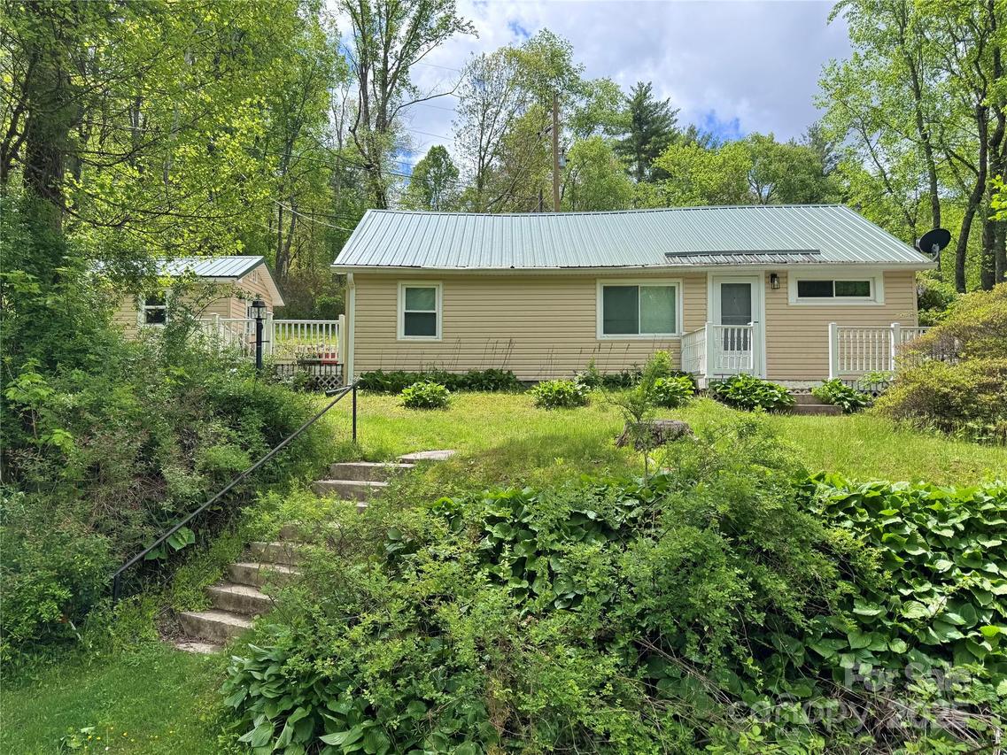 218 Upper Hanging Rock Rd., Spruce Pine, NC 28777