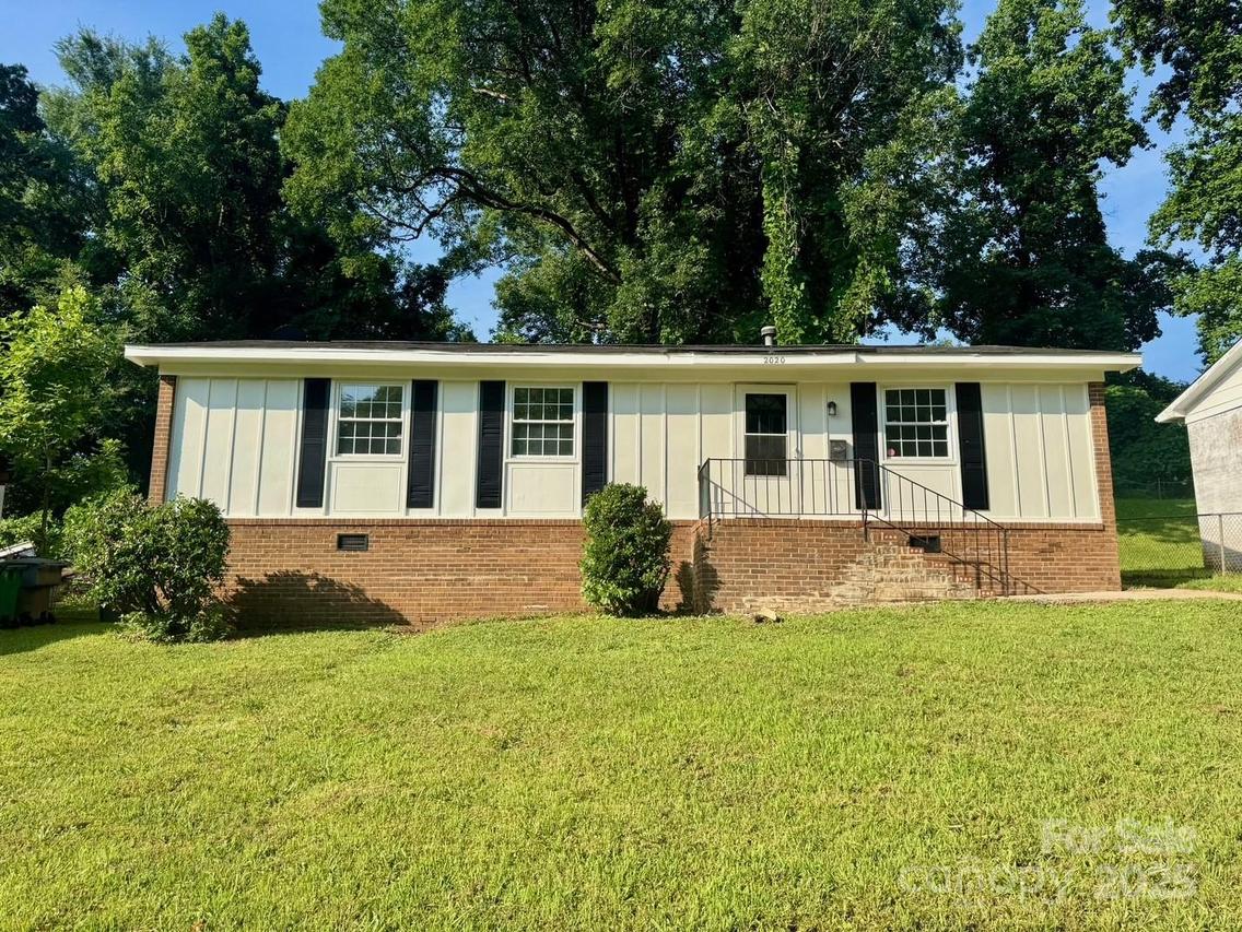 2020 Longleaf Dr., Charlotte, NC 28210