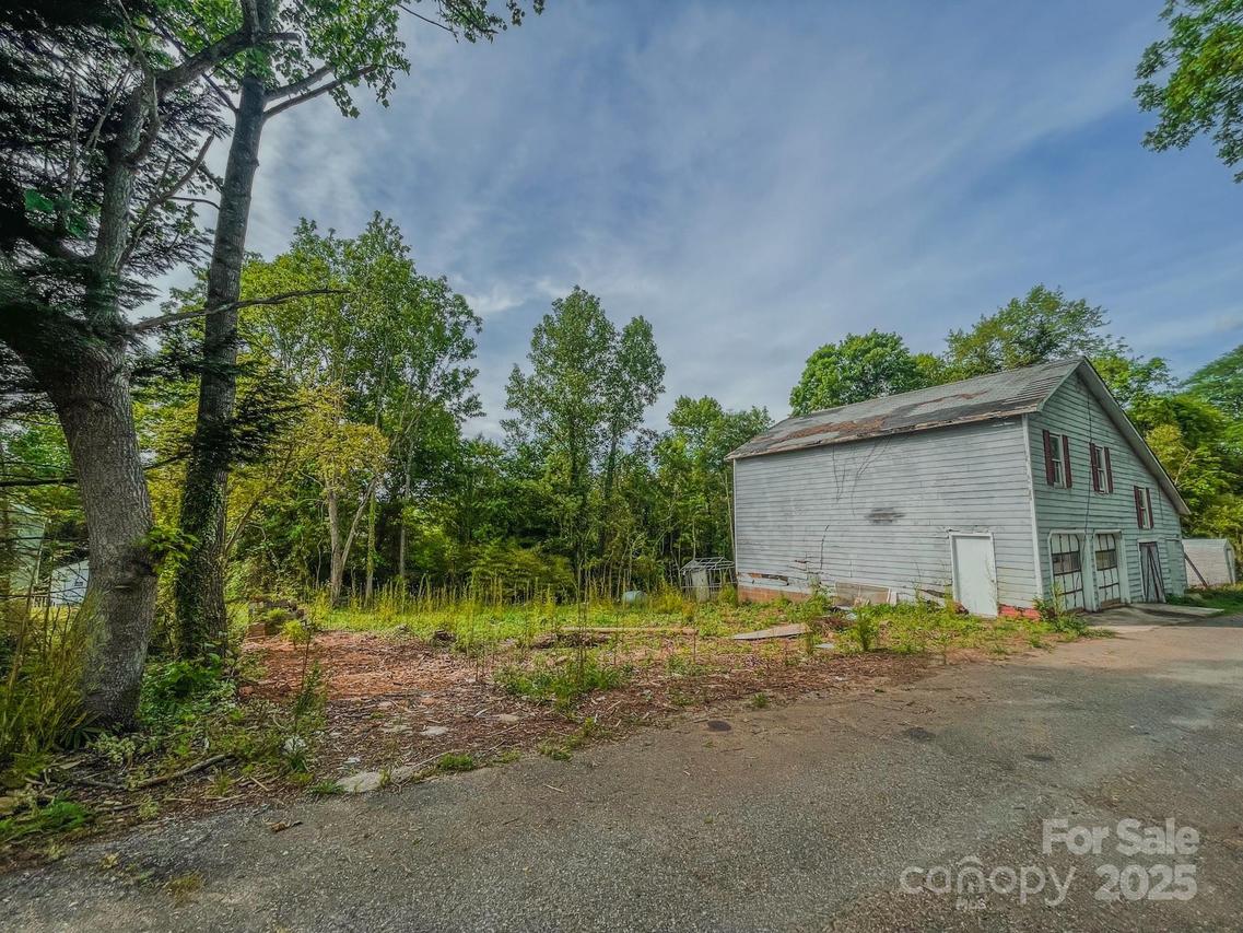 1590 Brookford Rd., Hickory, NC 28602