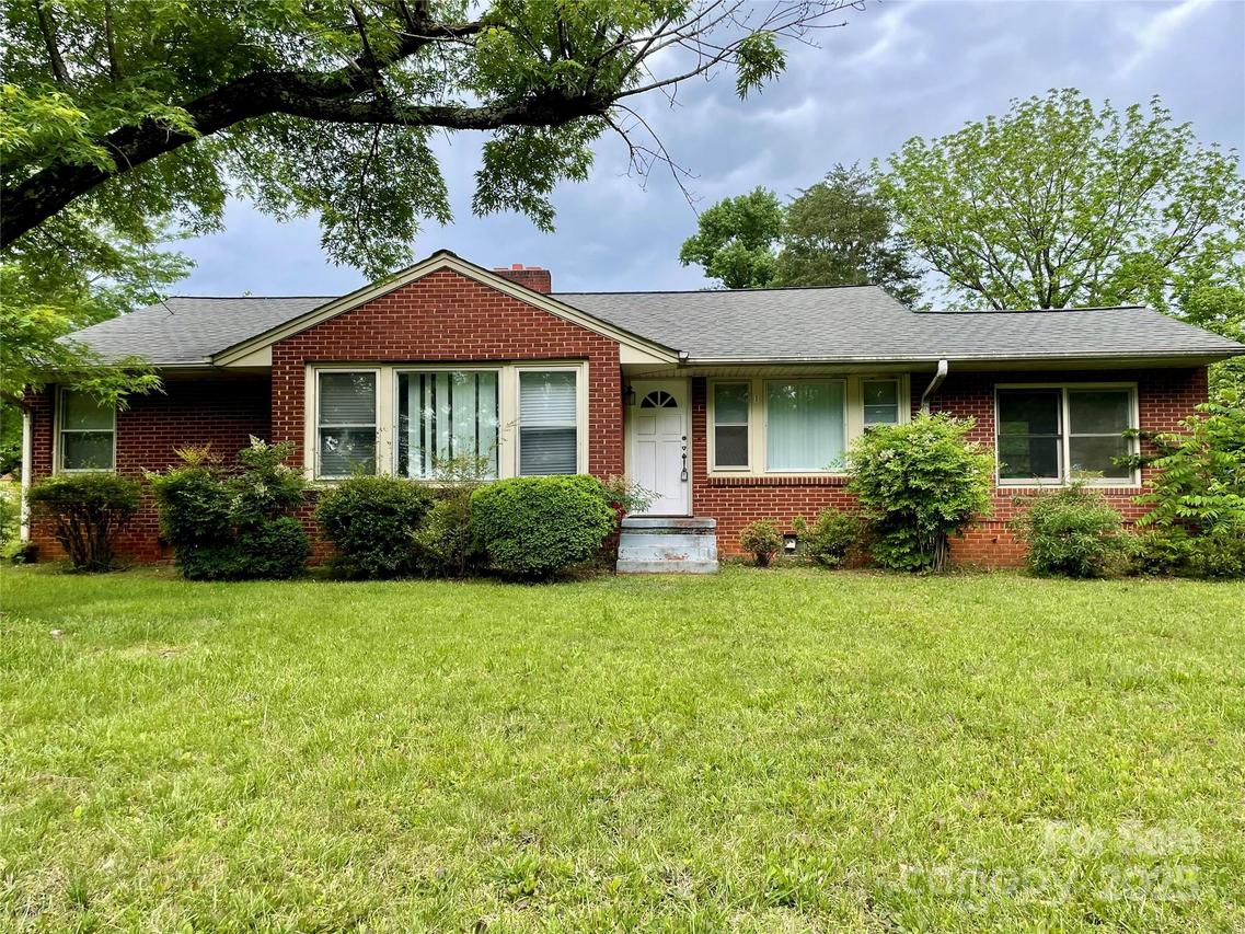 1 Knob Dr., Lexington, NC 27295