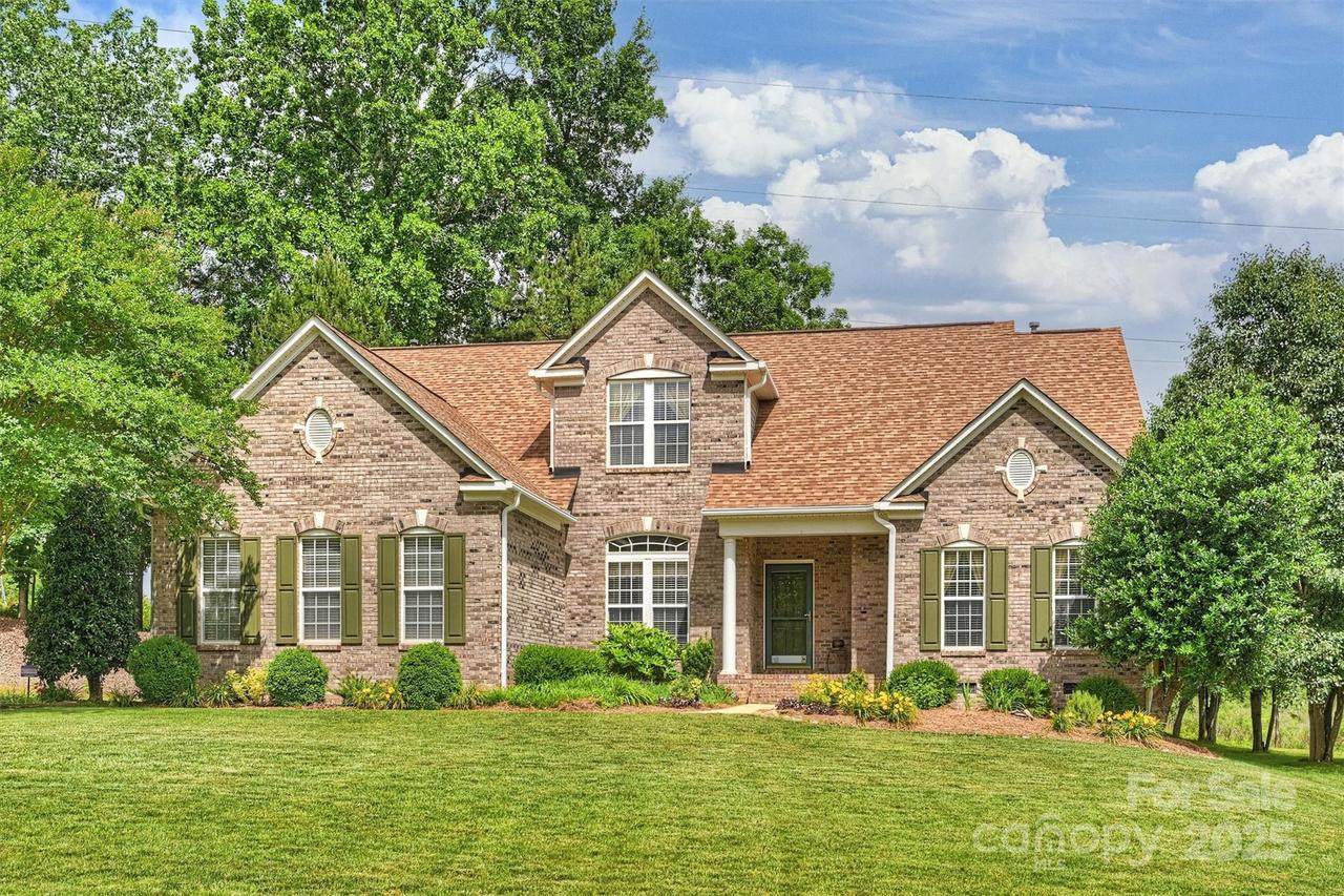 1117 Yarrow St., Matthews, NC 28104