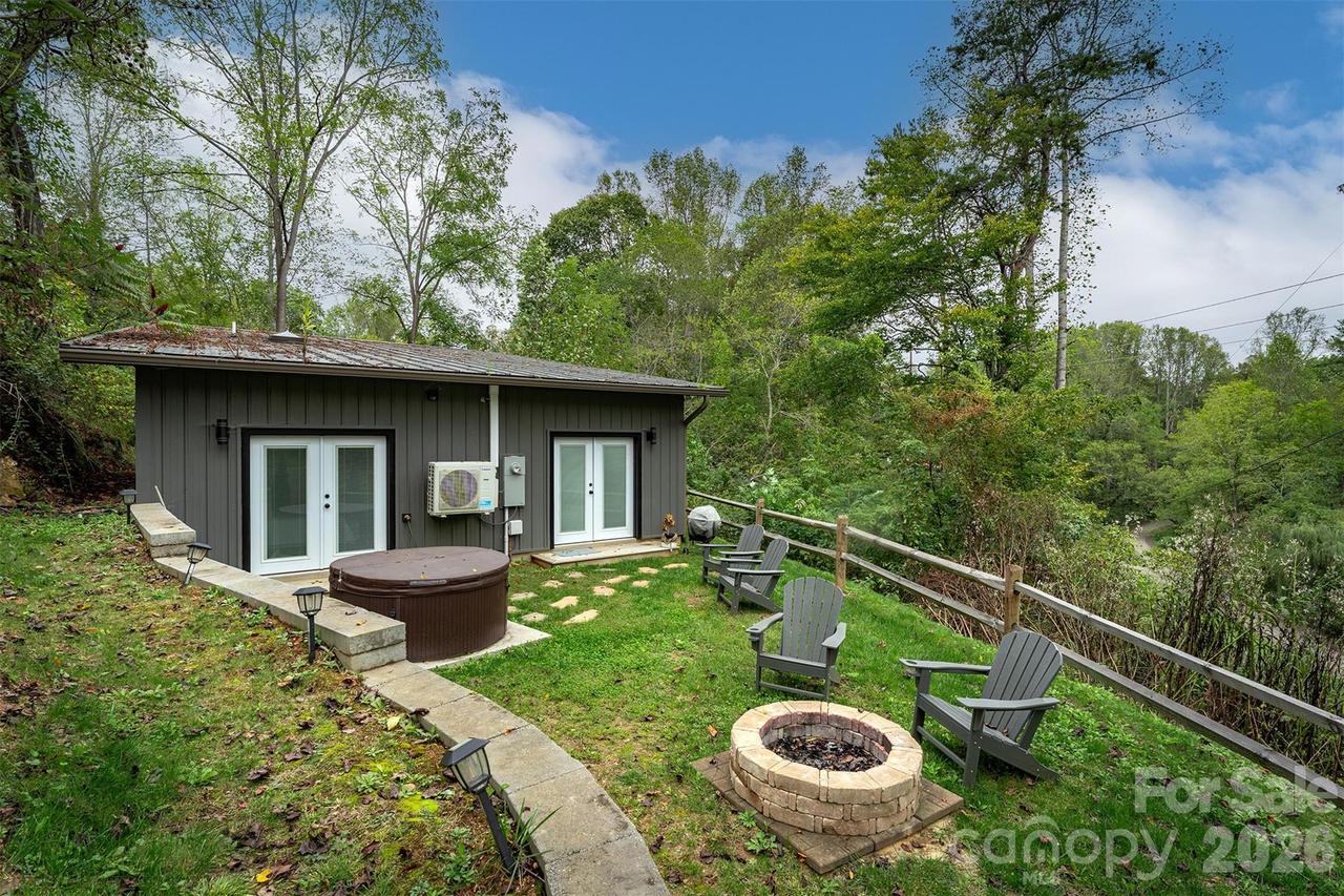 25 Nelon Rd., Asheville, NC 28804