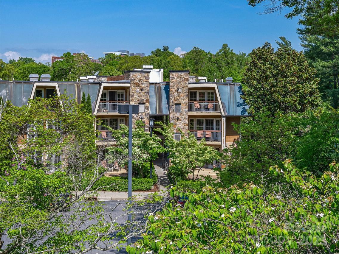431 Bowling Park Rd., Asheville, NC 28803