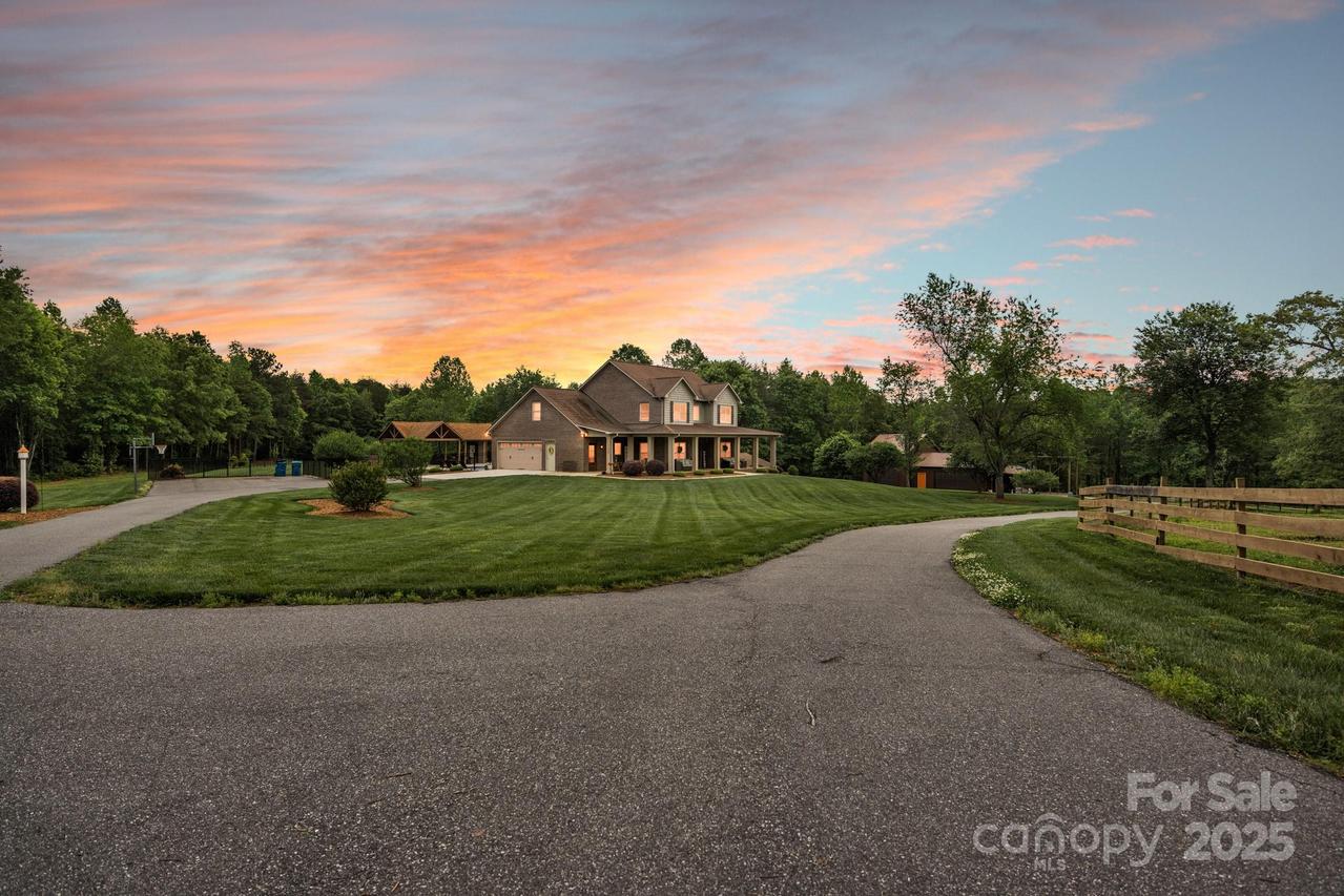 3440 17th Ave., Hickory, NC 28601