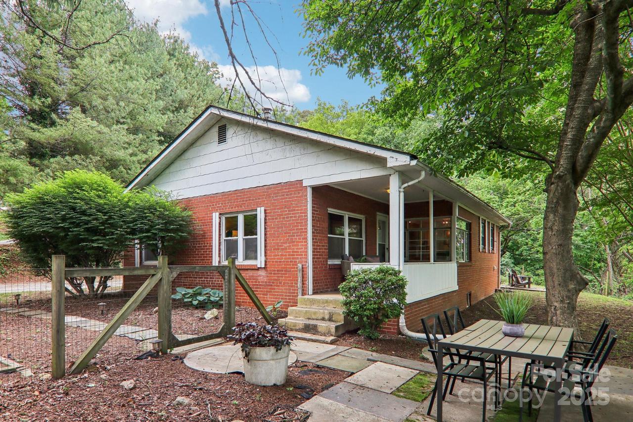 108 Patton Hill Rd., Swannanoa, NC 28778