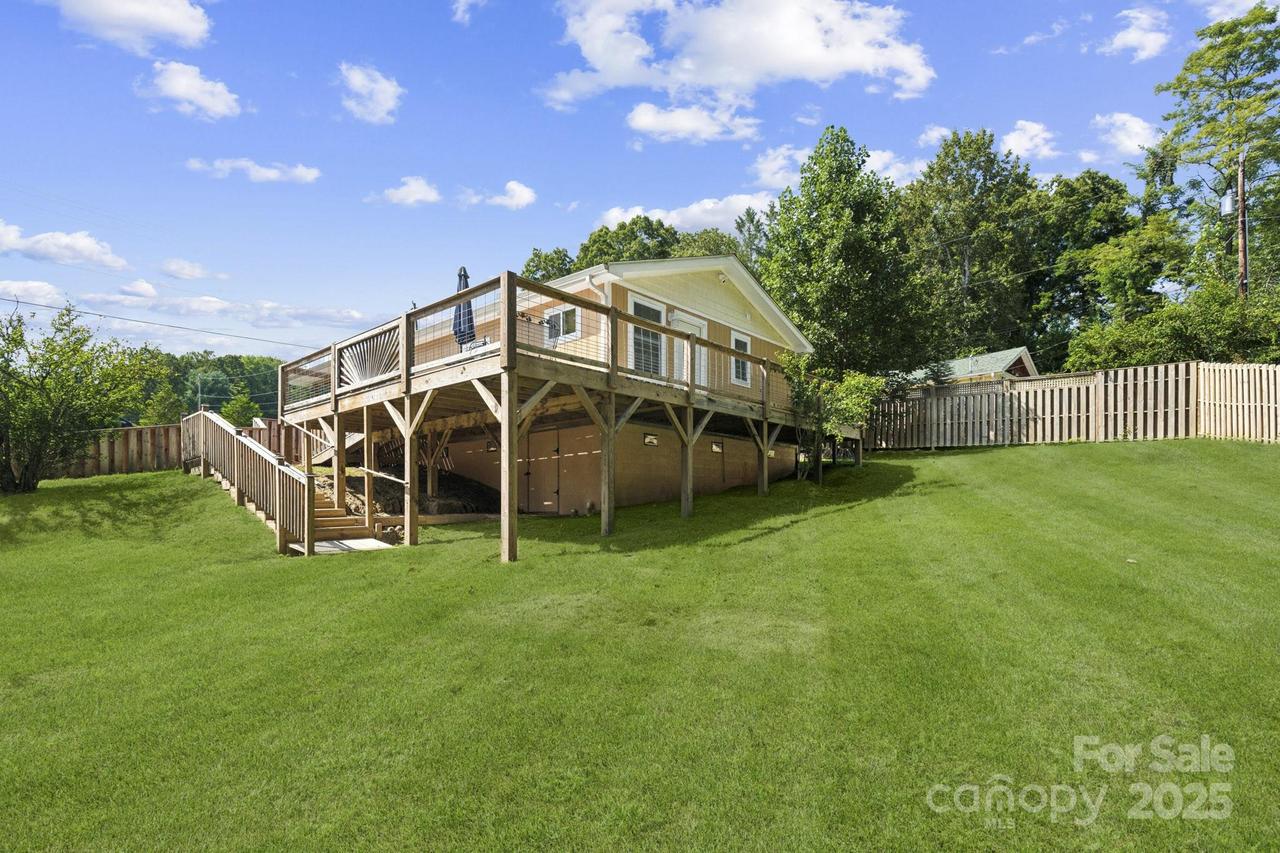 660 Pace Rd., Hendersonville, NC 28792