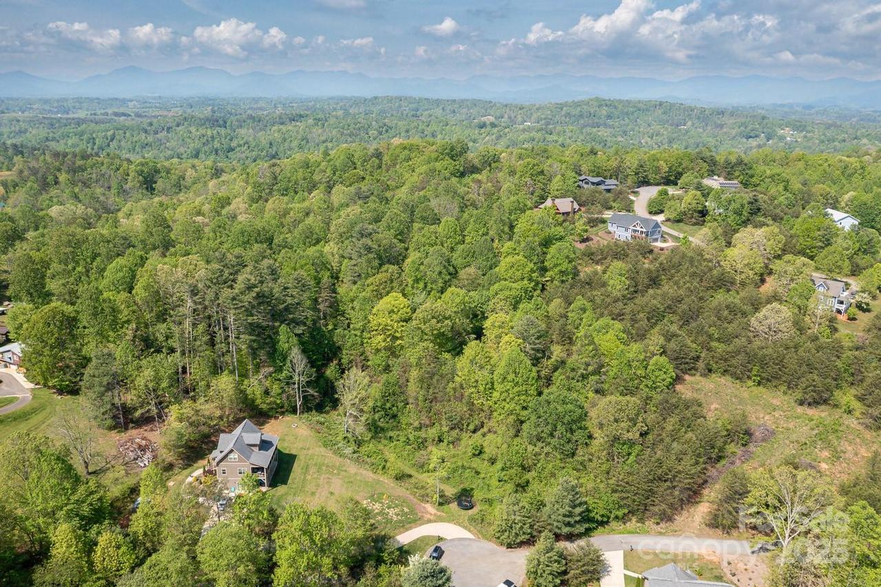 11 Spicebush Ln., Weaverville, NC 28787