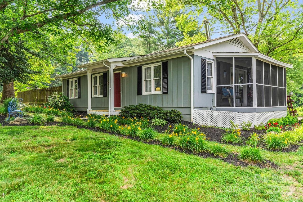 21 Stoney Nob Dr., Hendersonville, NC 28792