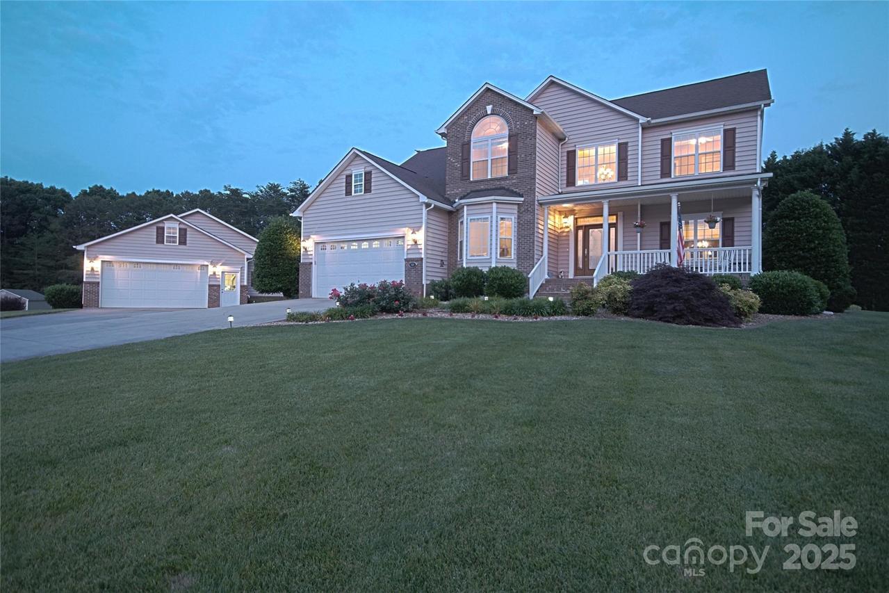 100 Oakwood Meadow Dr., Mooresville, NC 28115