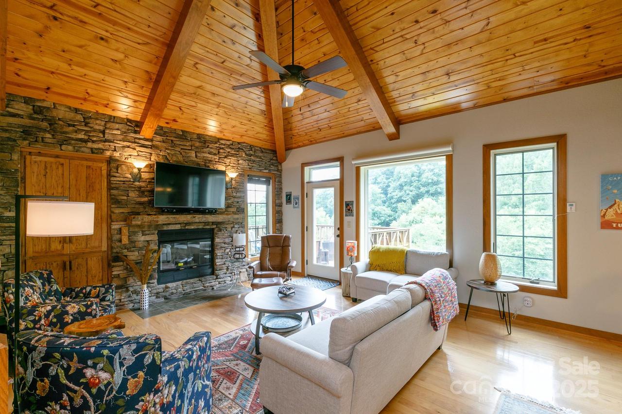 222 Creekside Way #D-301, Burnsville, NC 28714