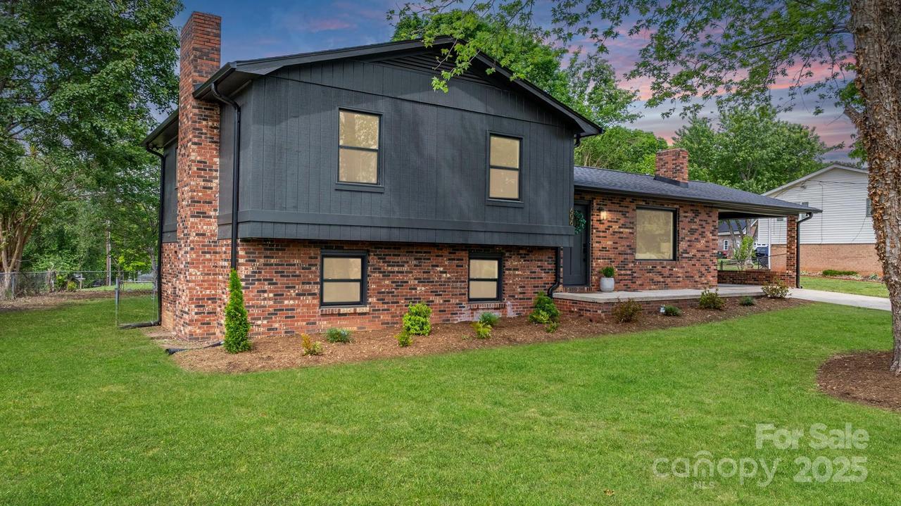 606 Hillcrest St., Hudson, NC 28638