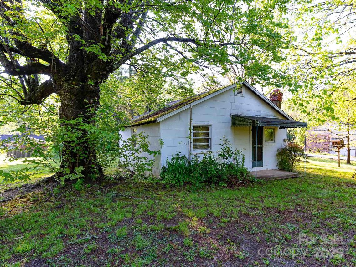 410 Midway St., Hendersonville, NC 28739