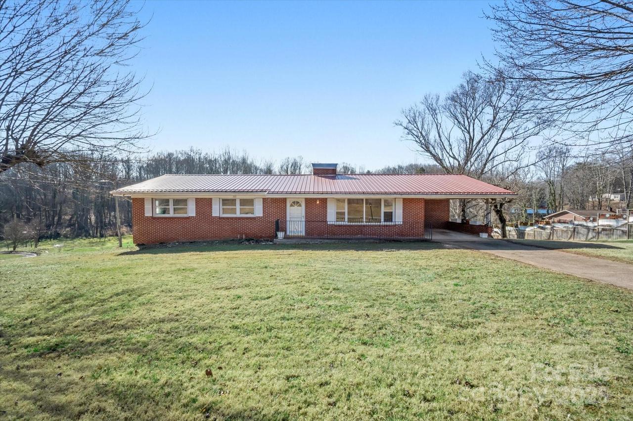 700 Justice Ridge Rd., Candler, NC 28715