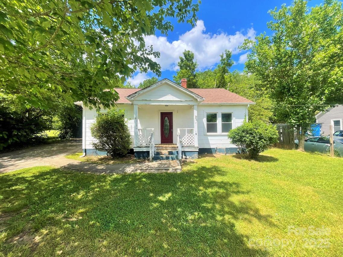 736 7th Ave., Hickory, NC 28602