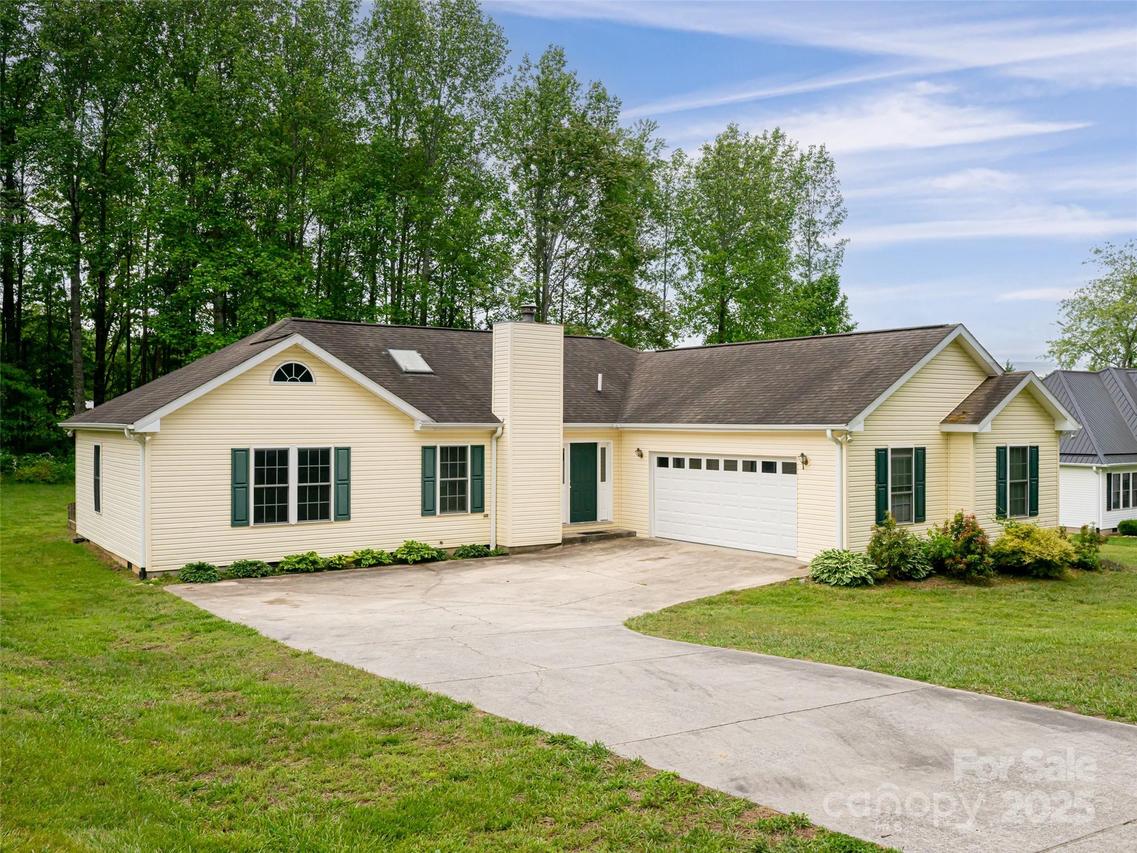 88 Star Point Dr., Hendersonville, NC 28792