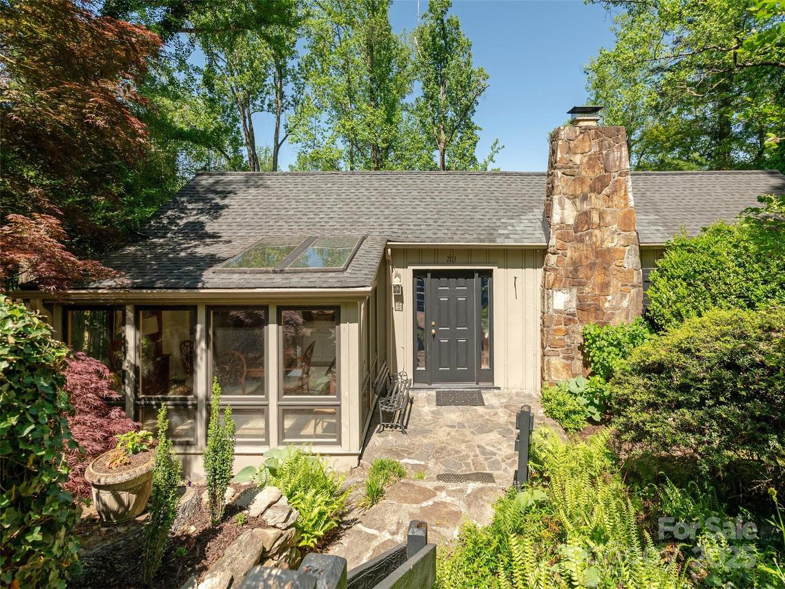 203 Lake Dr., Laurel Park, NC 28739