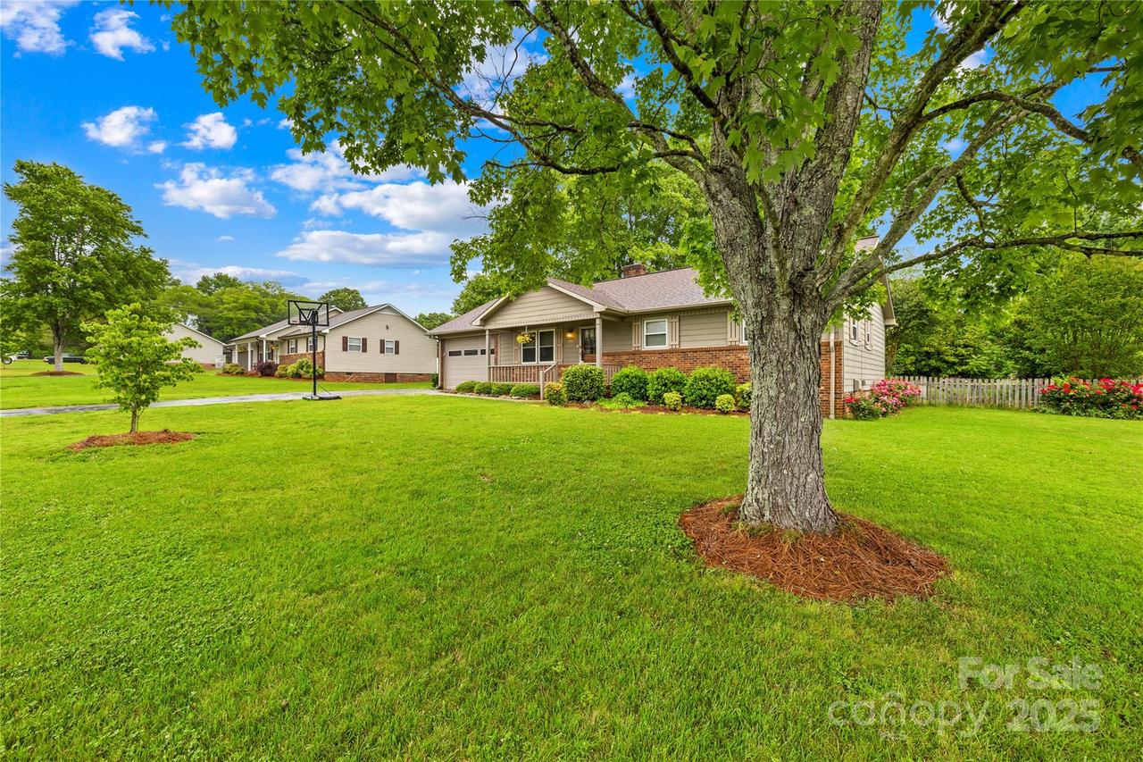 117 Ethel Ln., Statesville, NC 28625