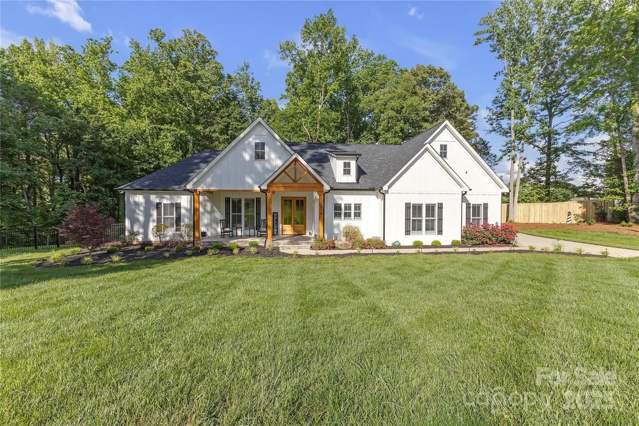 518 Maynard Farm Ln., Stanley, NC 28164