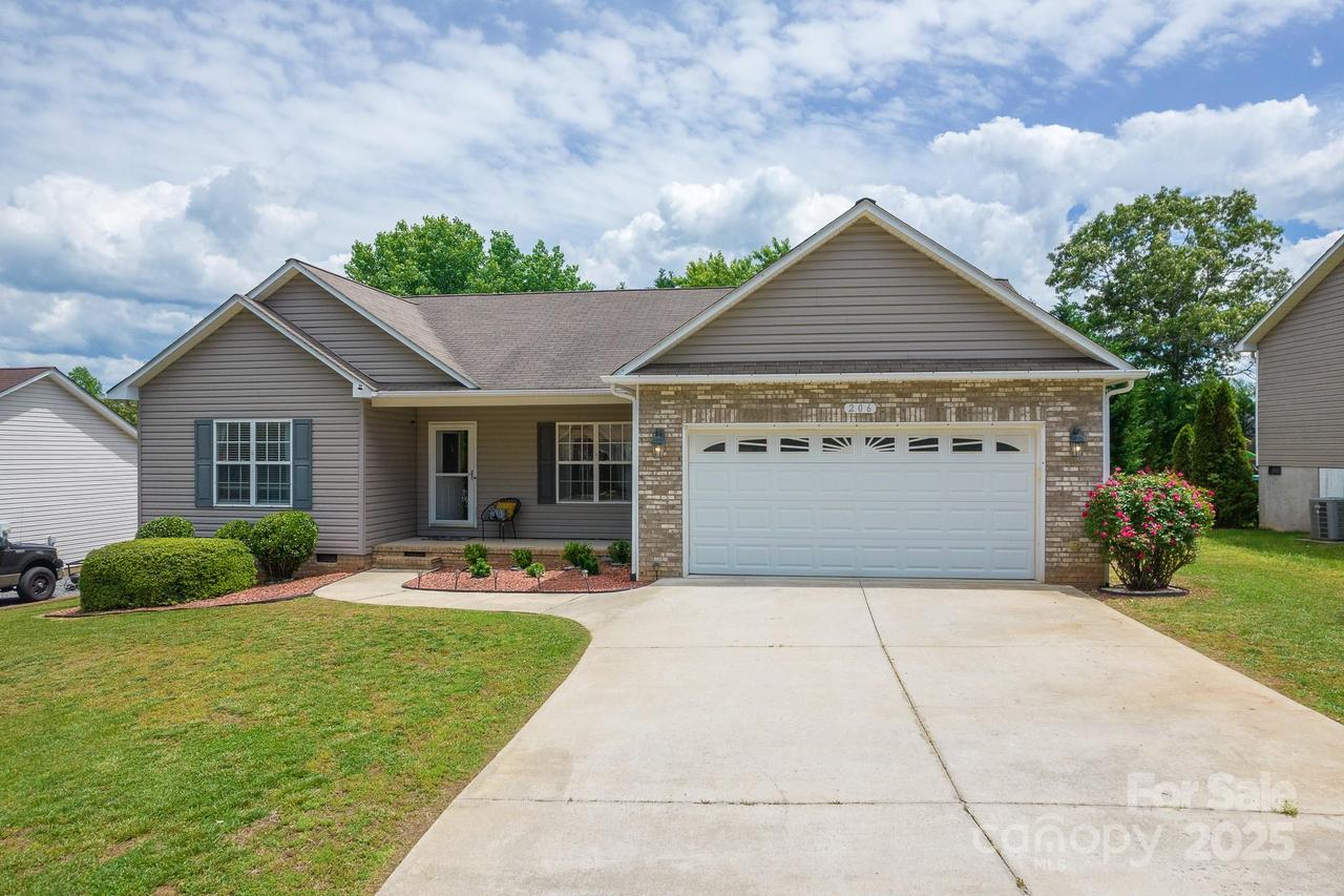 206 Pine Meadow St., Hickory, NC 28601