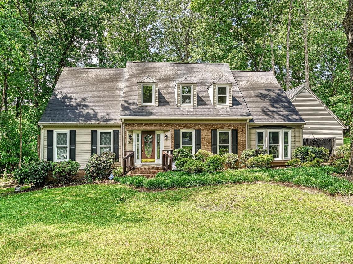 2437 Woodleigh Dr., Gastonia, NC 28056