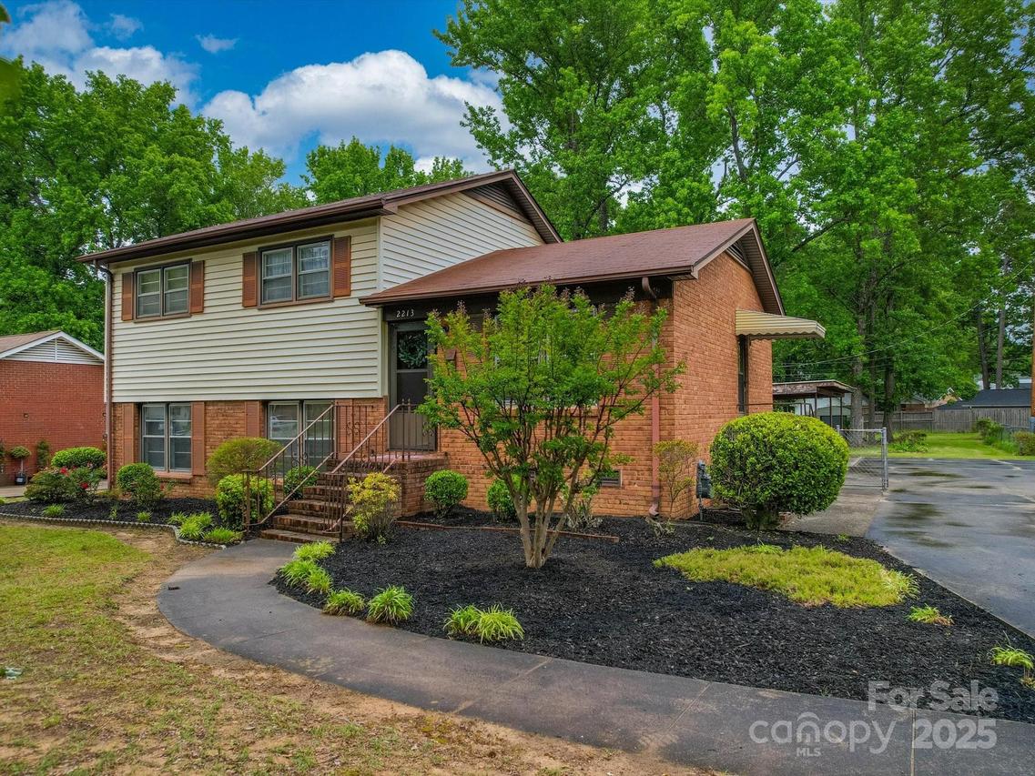 2213 Milton Rd., Charlotte, NC 28215