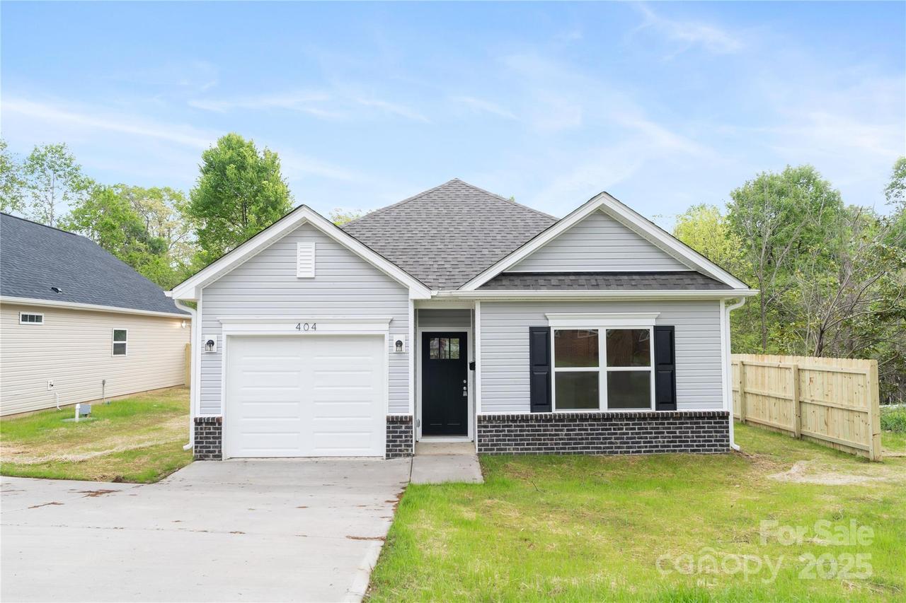 401 Groves St., Lowell, NC 28098
