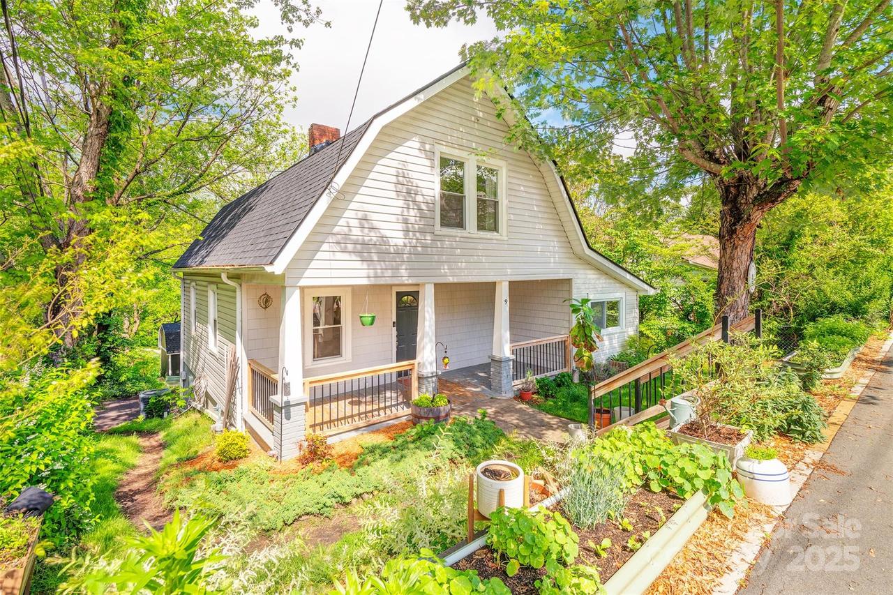 9 North St., Weaverville, NC 28787