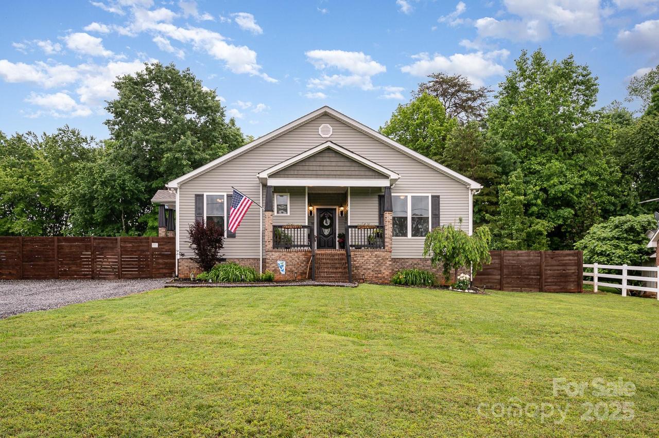 5252 Ramblewoods Ave., Claremont, NC 28610