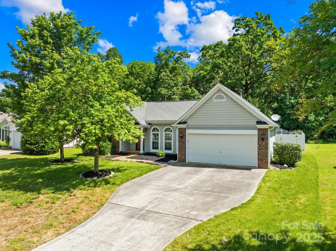 3006 Emerald Meadow Ln., Charlotte, NC 28273