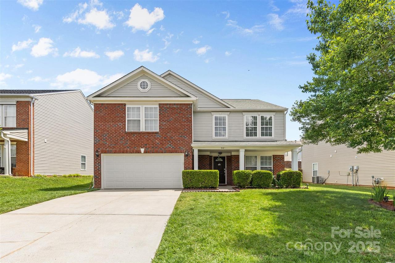 312 Farm Springs Dr., Mount Holly, NC 28120