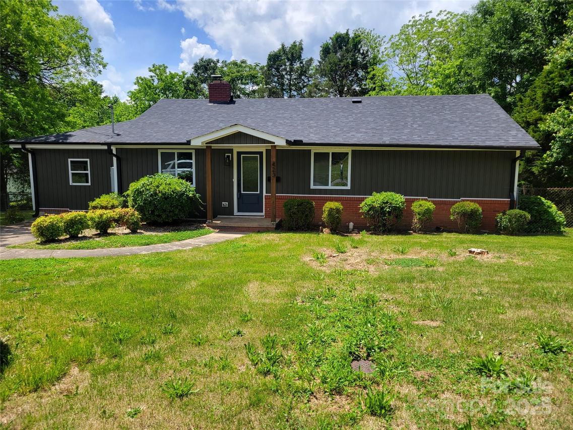 423 S Rhyne St., Dallas, NC 28034