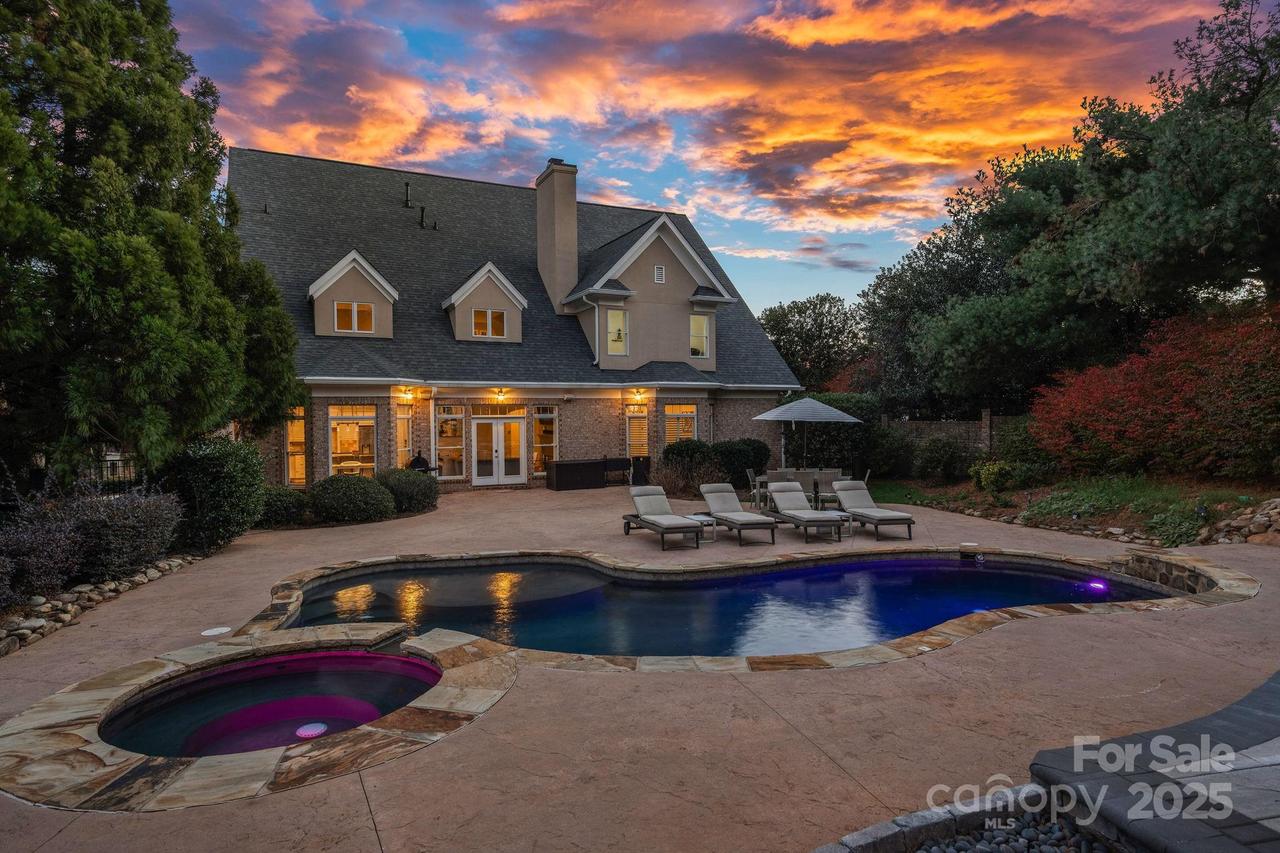 18823 Peninsula Cove Ln., Cornelius, NC 28031