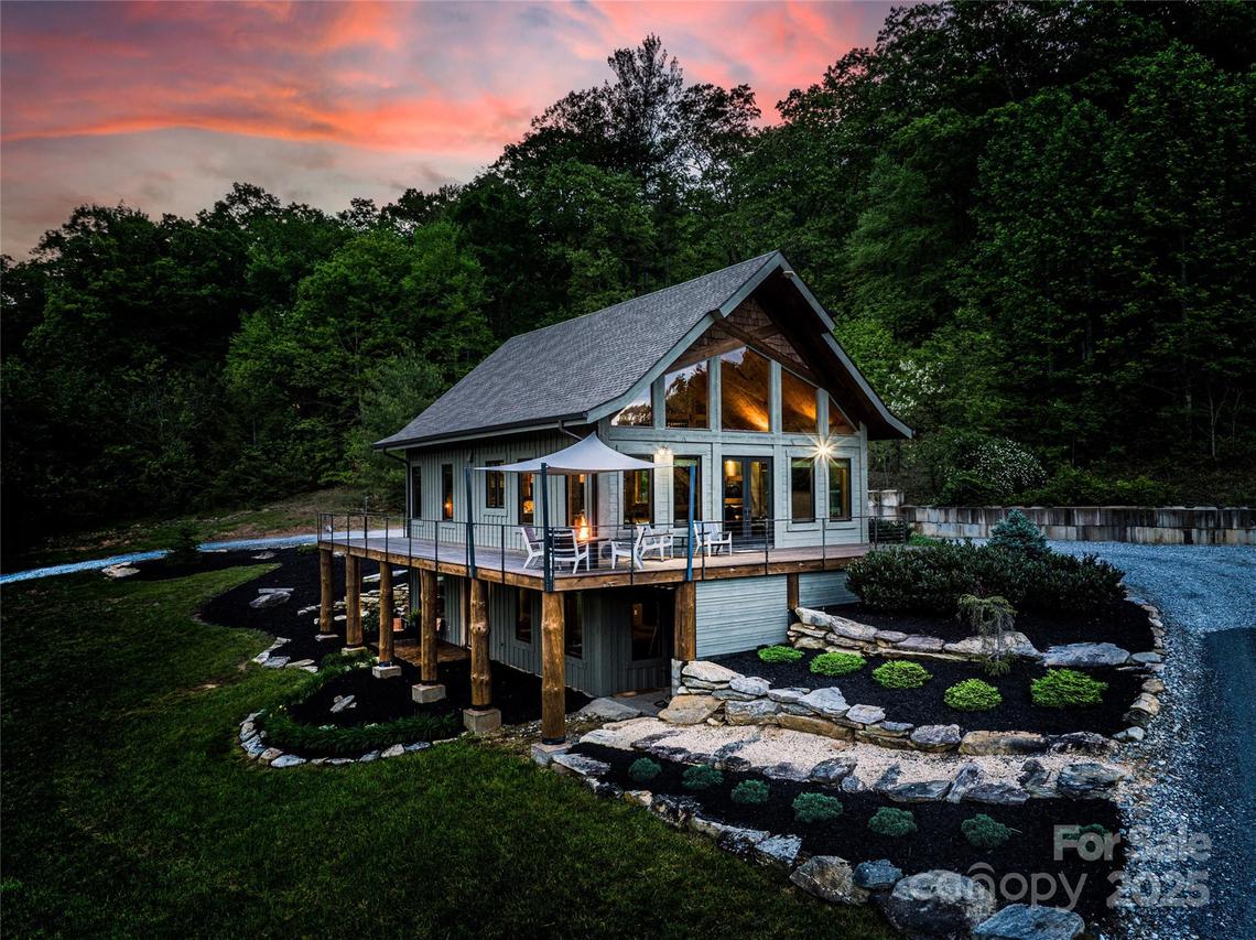 55 Maynards Way, Hendersonville, NC 28792