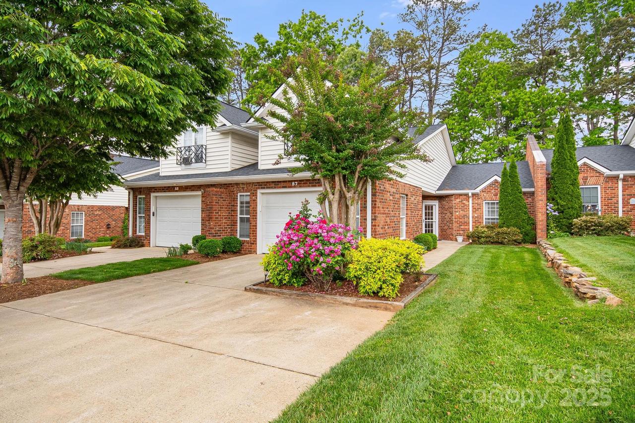 57 Lake Pointe Cir., Hendersonville, NC 28792