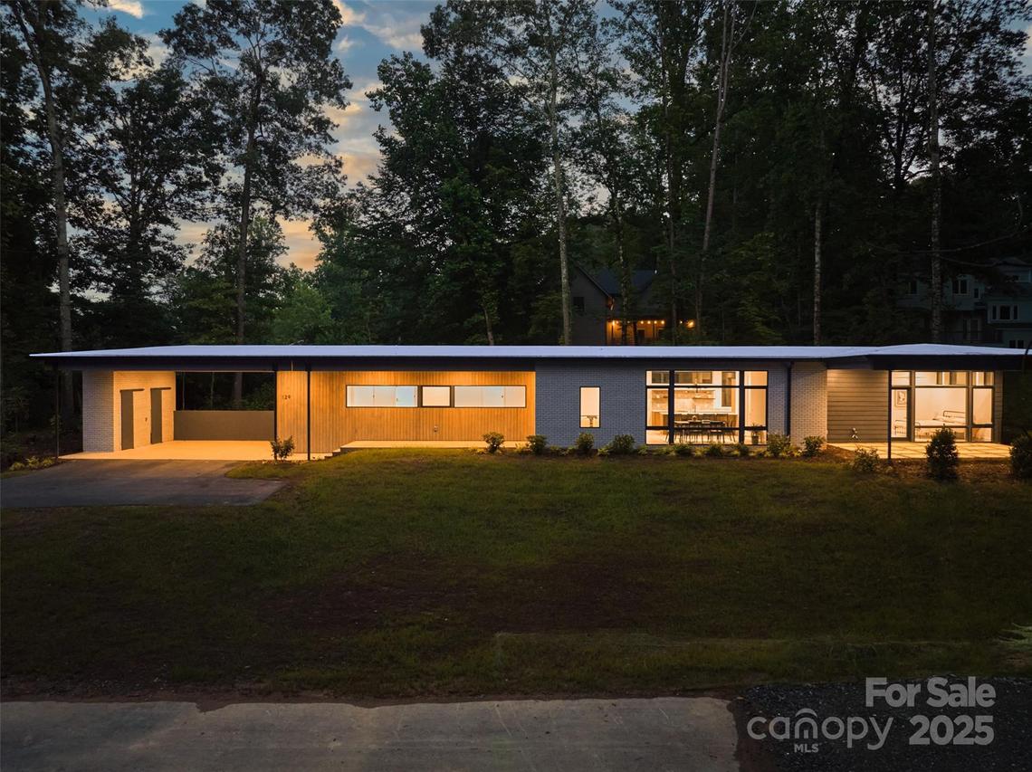129 English Dr., Candler, NC 28715