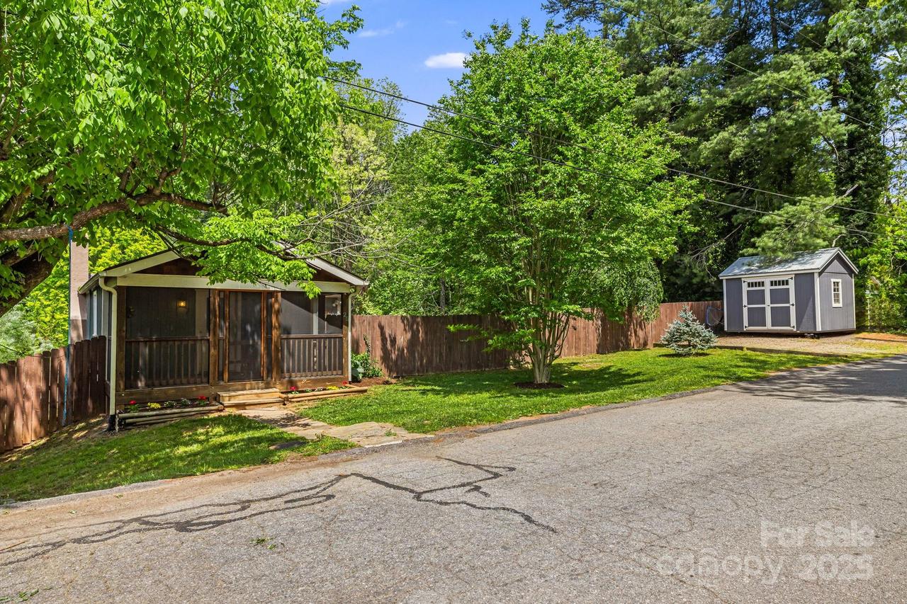 25 Winnfred St., Asheville, NC 28806