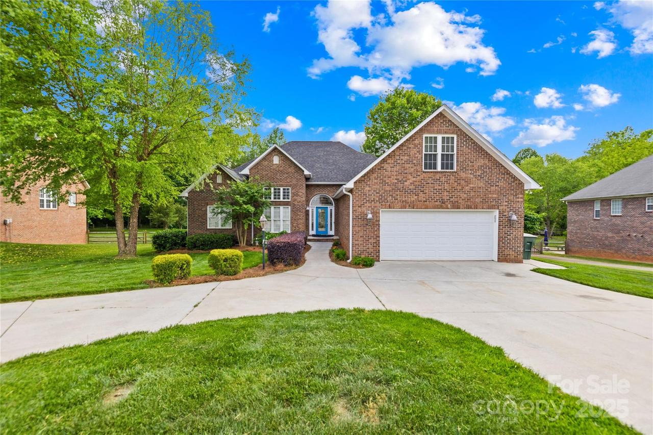 229 River Birch Cir., Mooresville, NC 28115