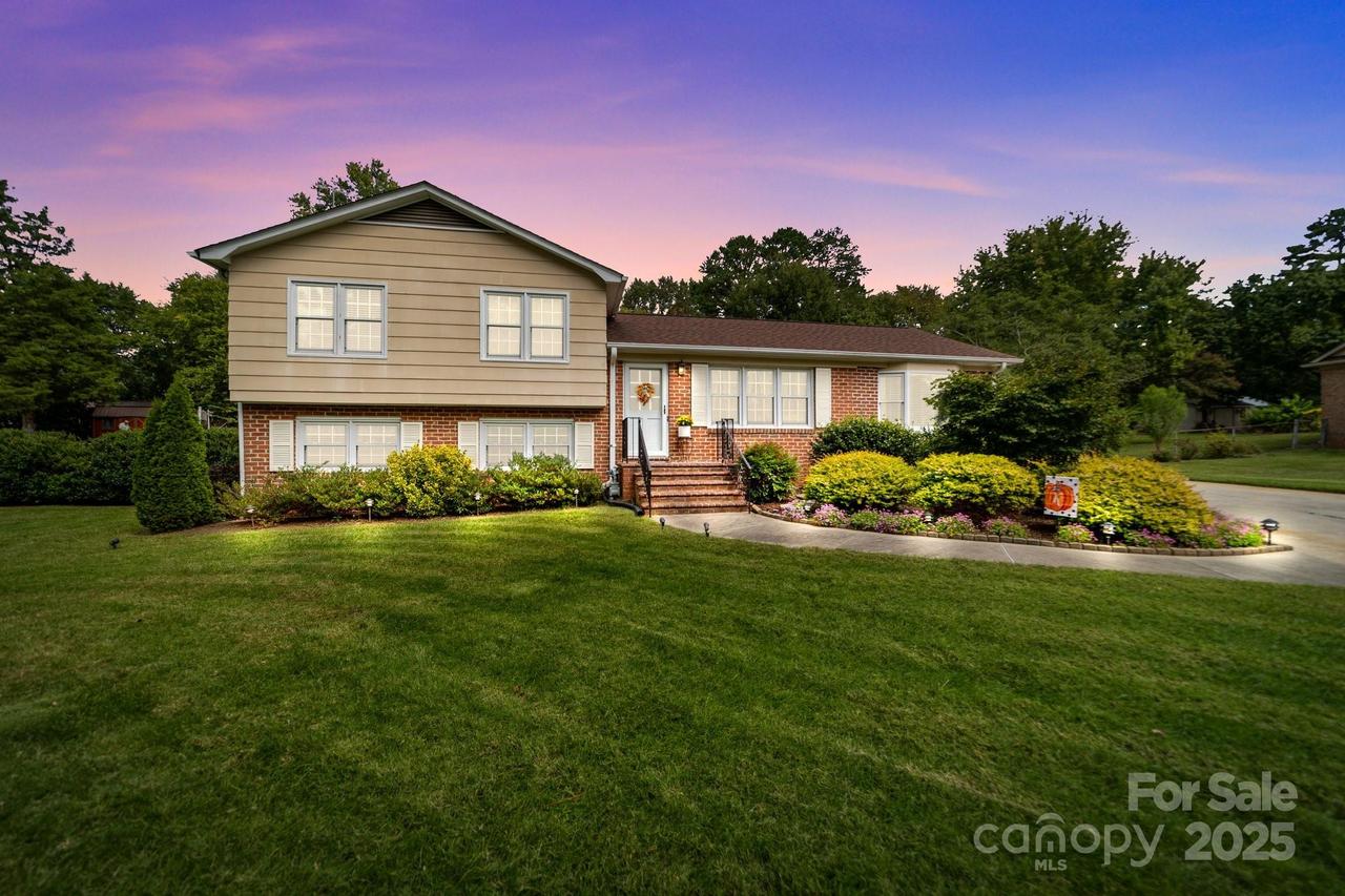 206 Cedarwood Dr., Salisbury, NC 28147