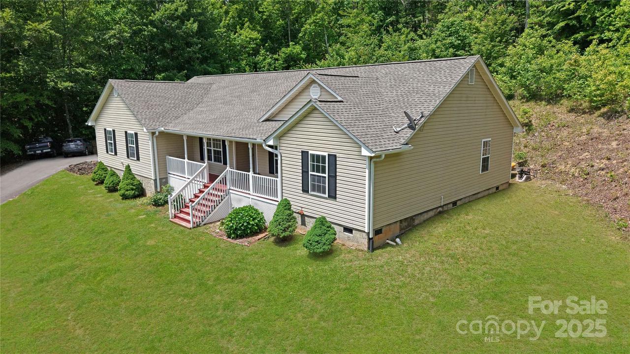 207 Lakeview Dr., Marion, NC 28752