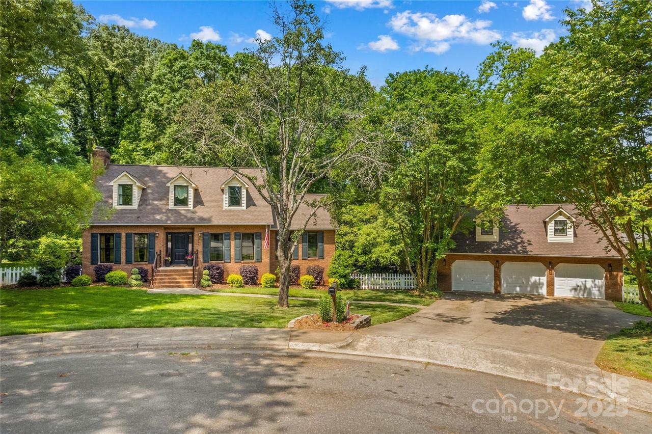 341 N Mulberry St., Statesville, NC 28677
