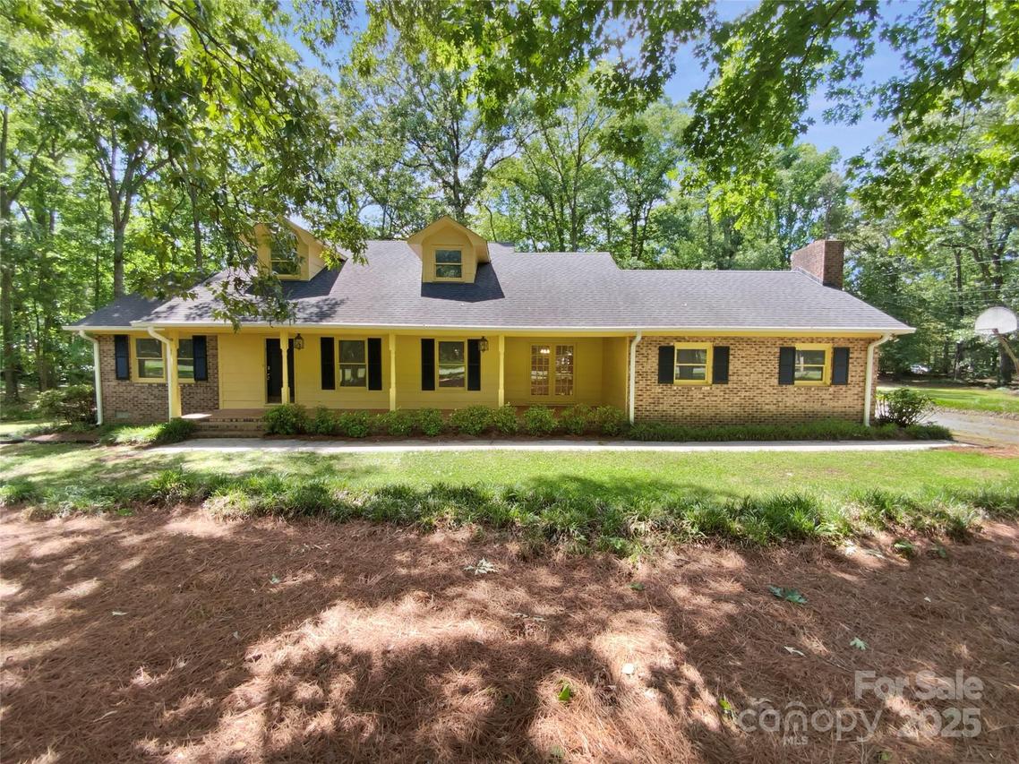 3203 Oakdale Dr., Monroe, NC 28110