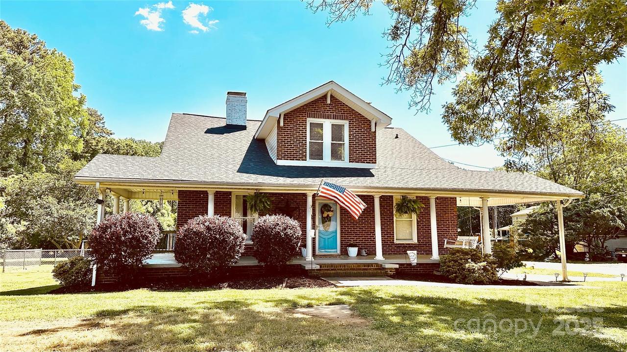1105 S Point Rd., Belmont, NC 28012
