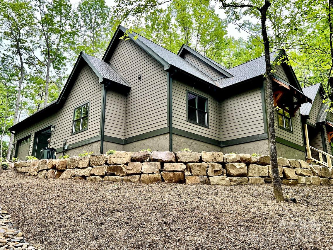 435 Soquili Dr., Brevard, NC 28712