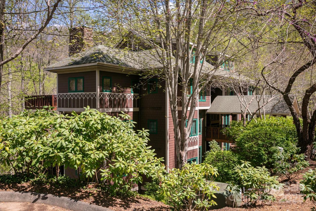 81 Creekside Way #F/101, Burnsville, NC 28714